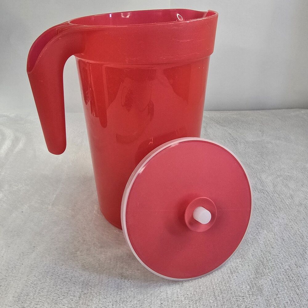 Tupperware 1 Gallon Drink Pitcher Red with Lid  8029A-2 3.8 Liter